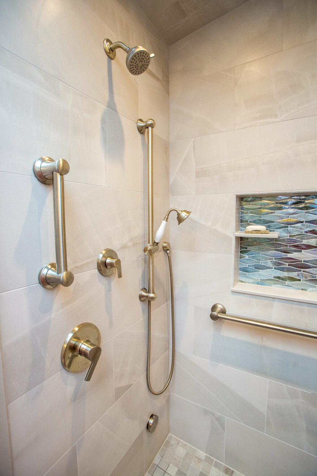 Reston Bath with Steam Shower 6