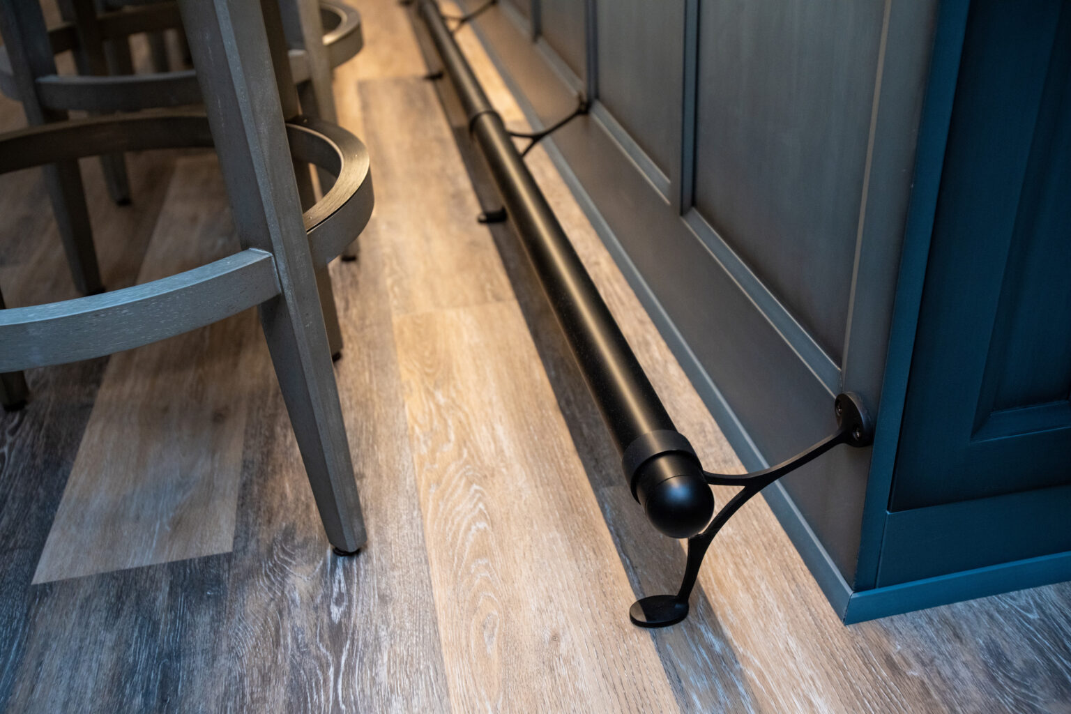Foot rest adds a nice, comfortable touch for this basement bar.