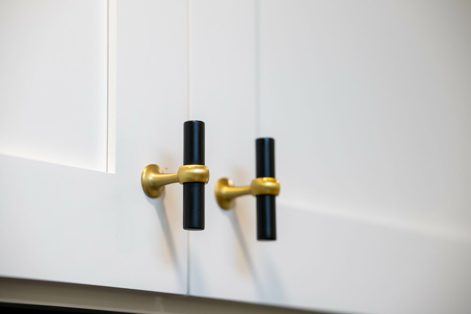 Fairfax Station Kitchen (3) matte black and gold cabinet knobs.